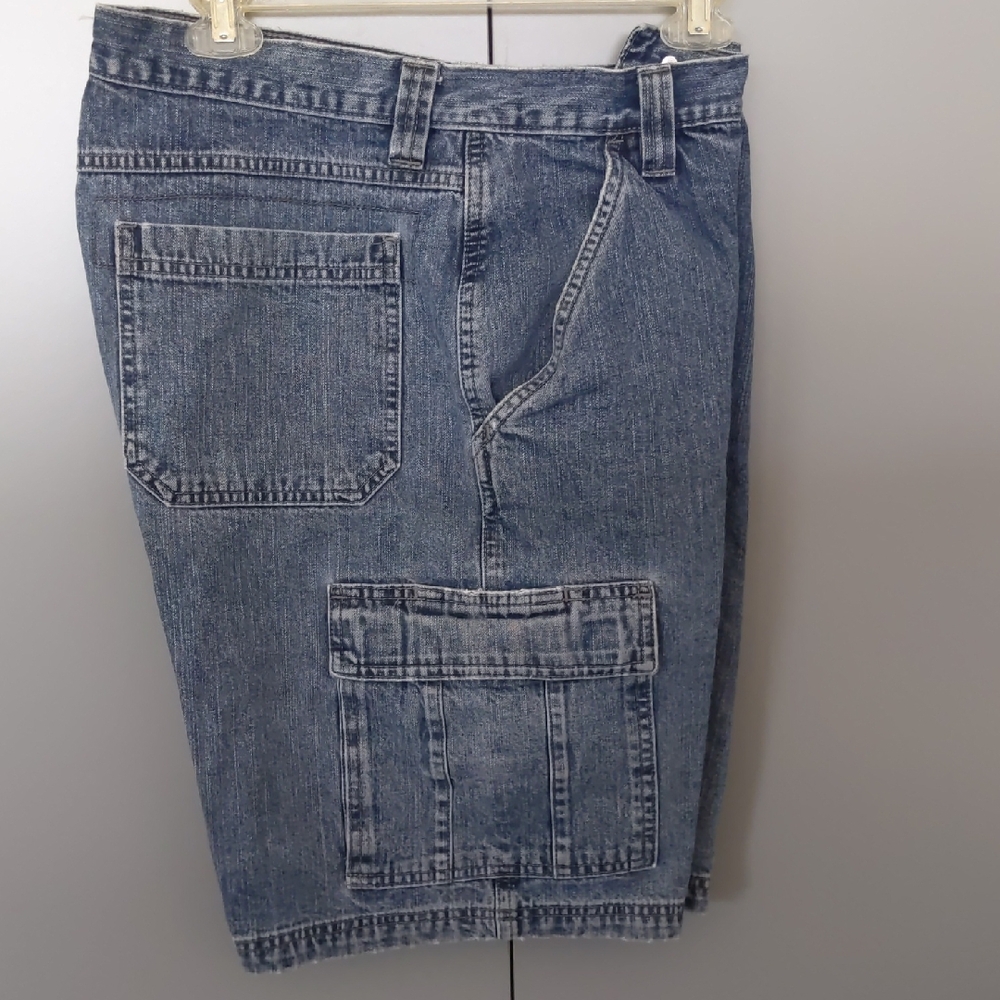 Wrangler Men's Blue Denim Cargo Shorts 32" Waist 10" Inseam